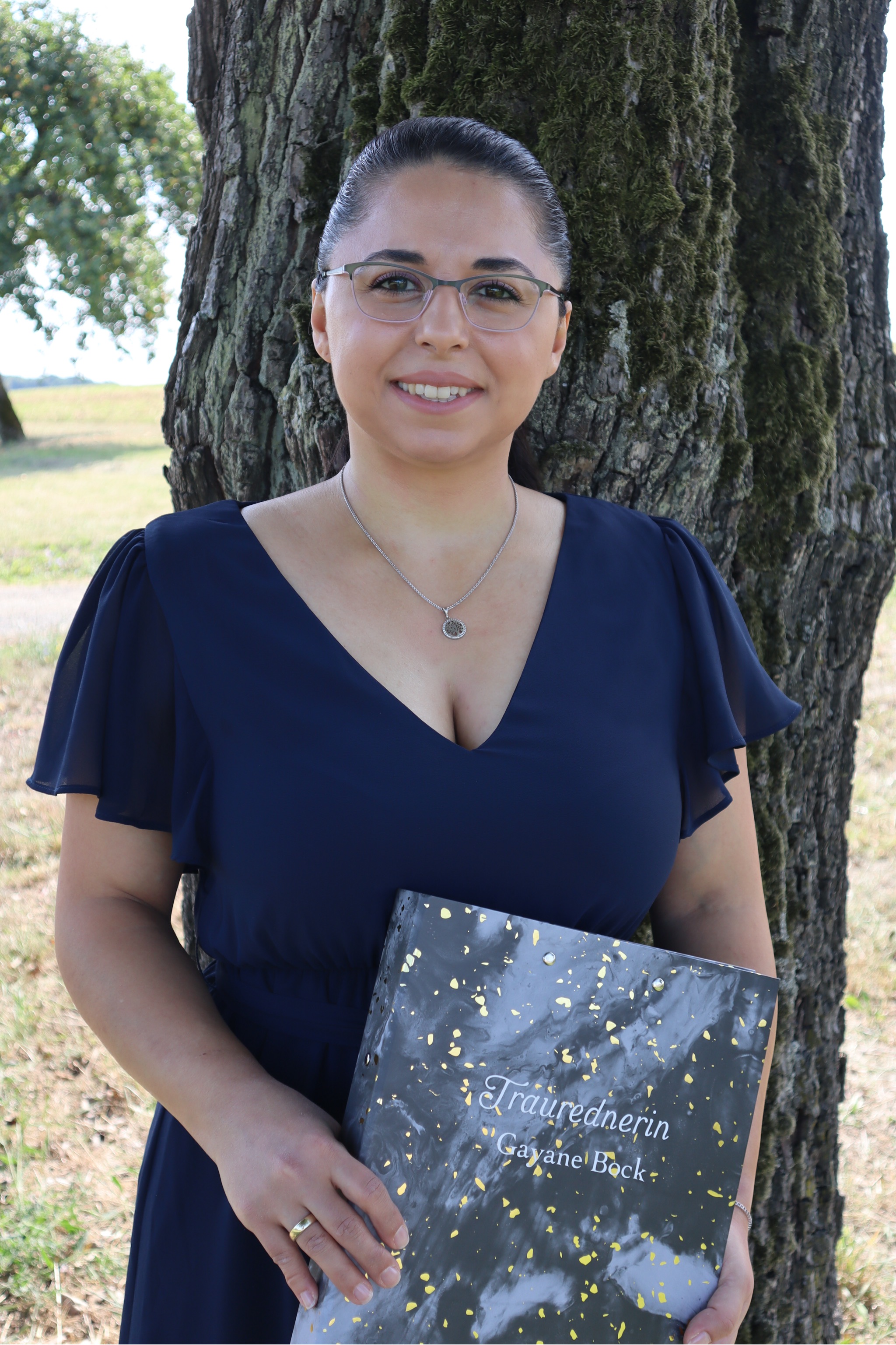 Gayane Bock im roten Blazer